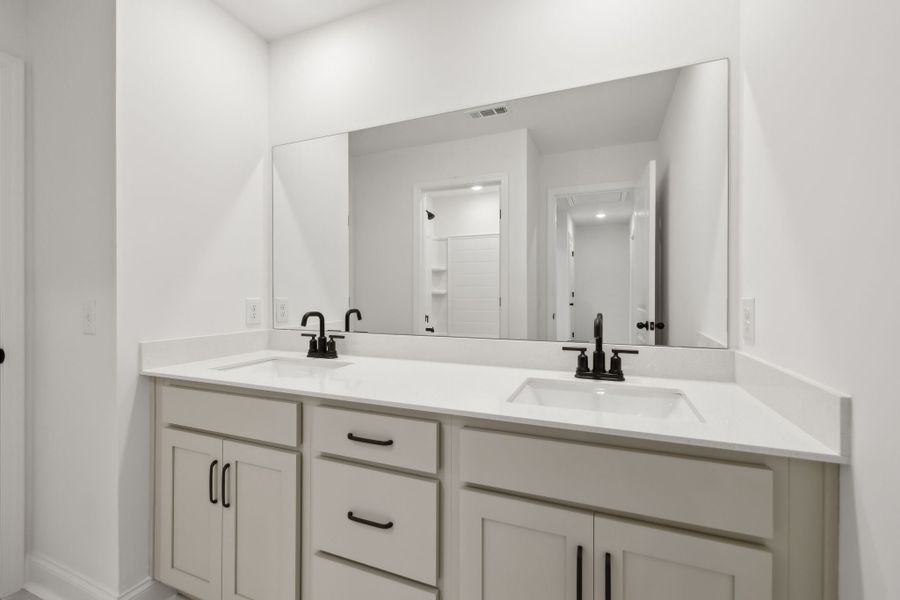 Secondary Bathroom | For representation purposes only. Options and layout may vary by community and home plan. Secondary Bathroom | For representation purposes only. Options and layout may vary by community and home plan.