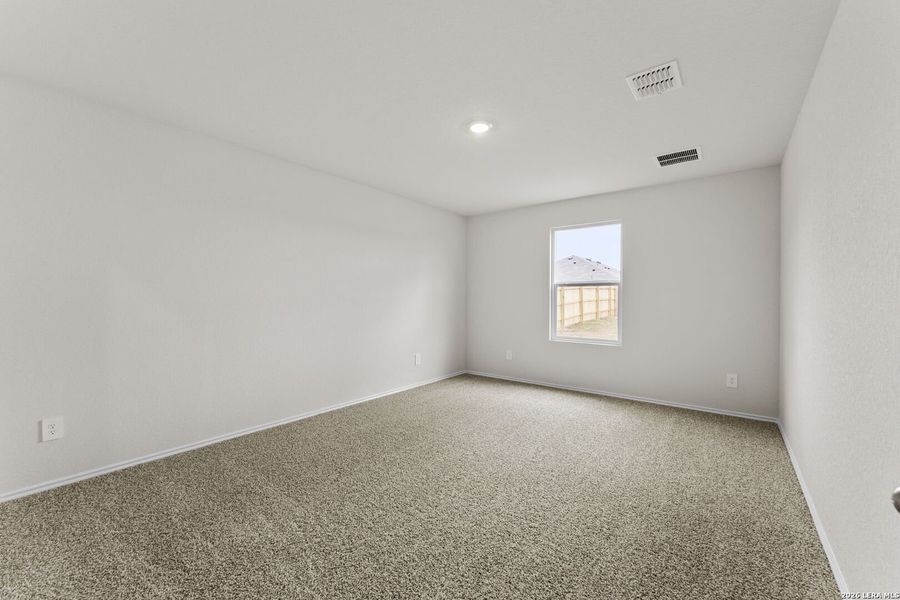 Spacious, unfurnished interior of a new home in Swenson Heights, Seguin (Image 30).