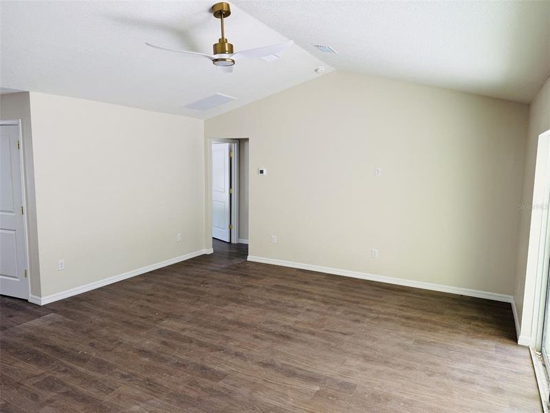 Spacious, unfurnished interior of a new home in , Weeki Wachee (Image 12).
