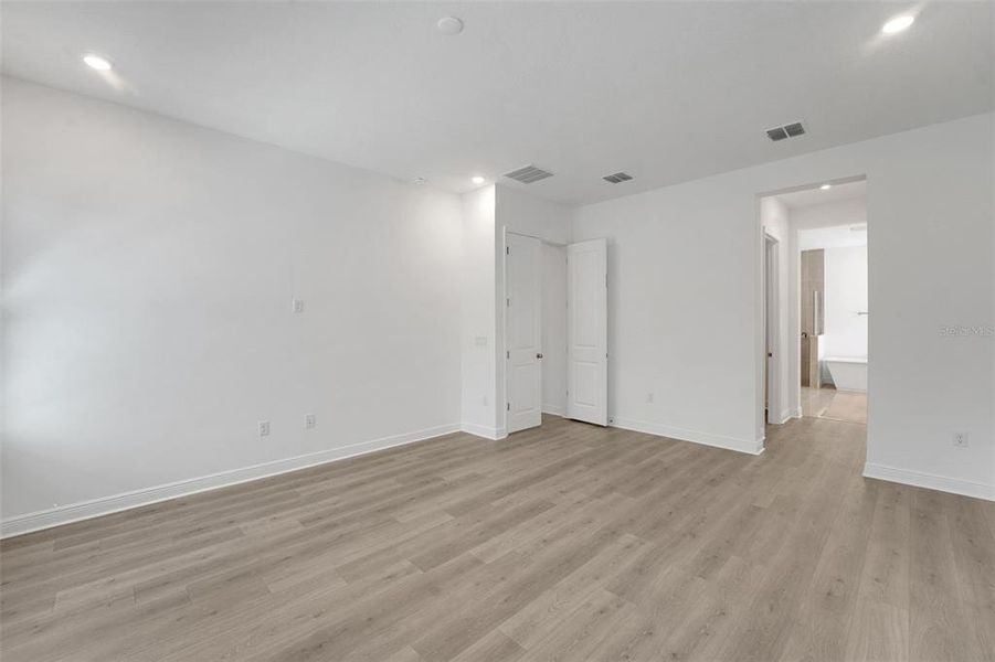 Spacious, unfurnished interior of a new home in Palms at Windermere, Windermere (Image 40).