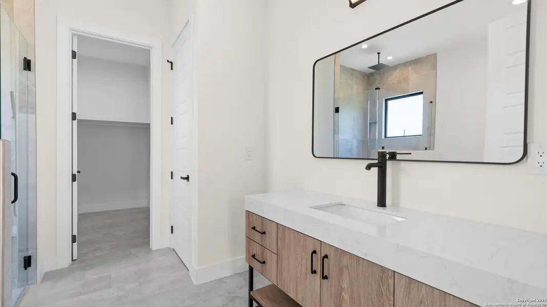 Furnished interior view inside a new home in , Blanco (Image 7).