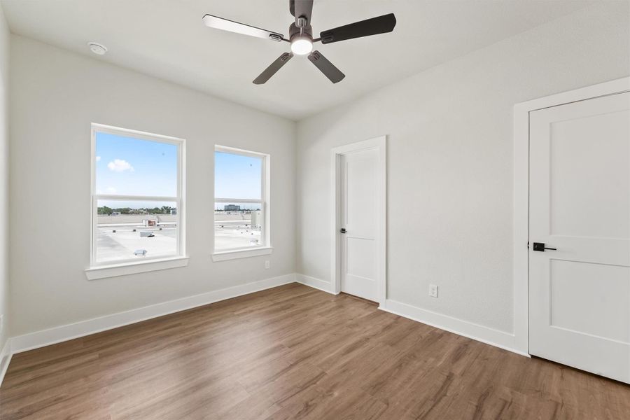 Spacious, unfurnished interior of a new home in Silber Estates, Houston (Image 9).