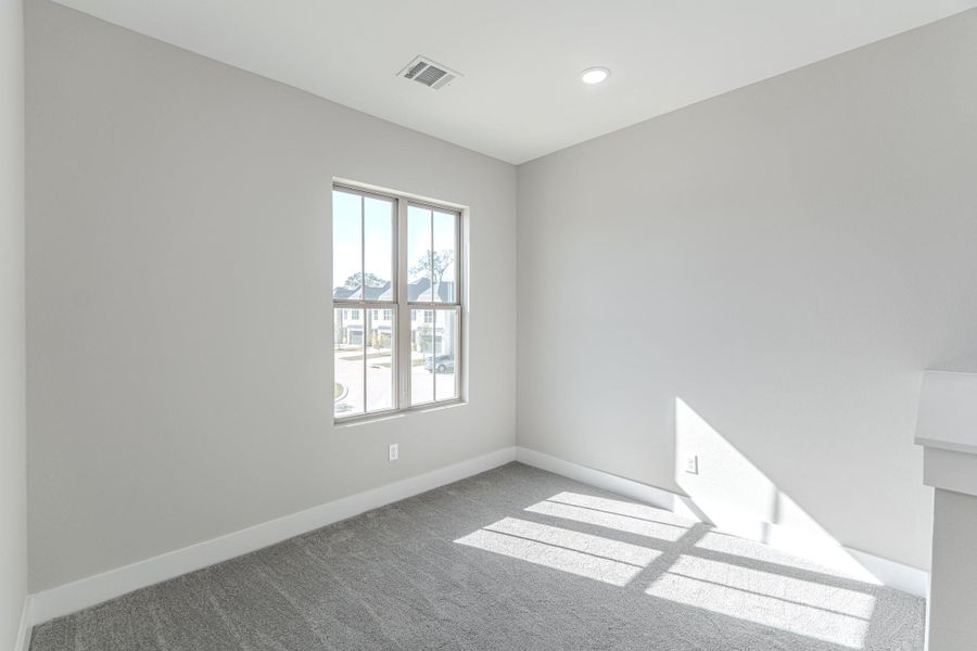 Spacious, unfurnished interior of a new home in , Houston (Image 31).
