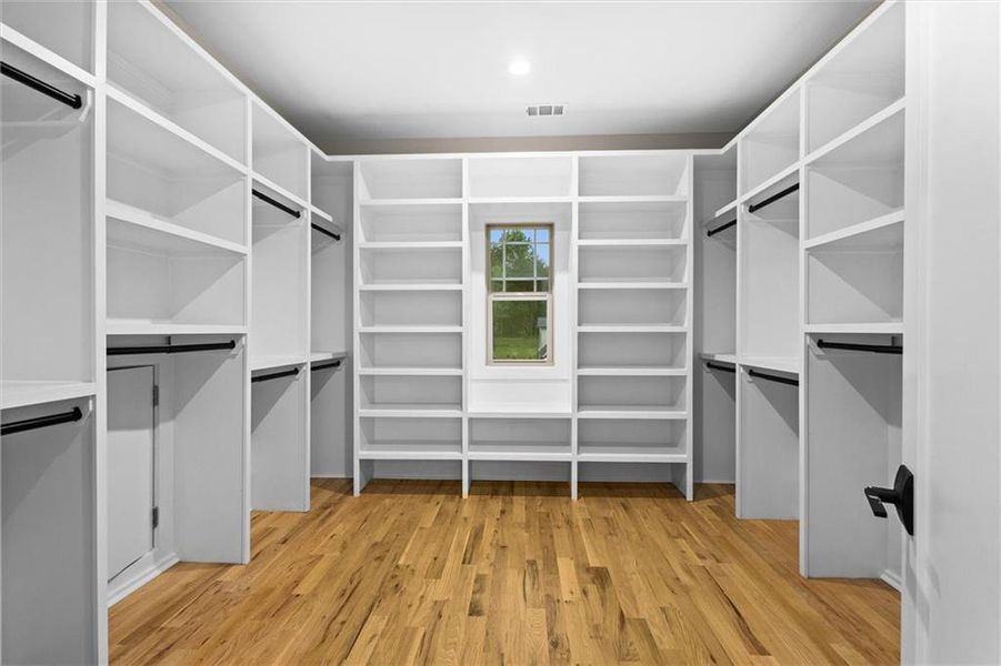 Spacious, unfurnished interior of a new home in , Gainesville (Image 66).