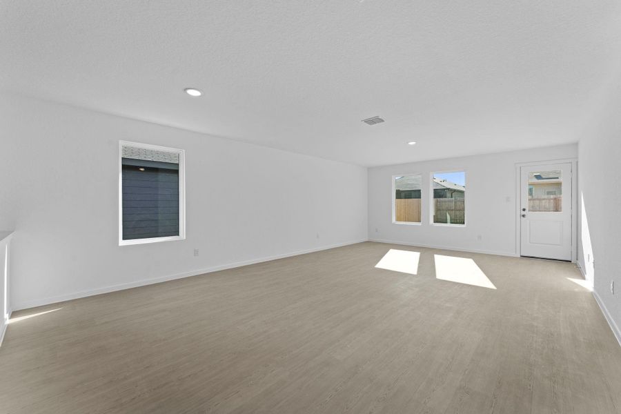 Spacious, unfurnished interior of a new home in Friendship Oaks, Fredericksburg (Image 12).