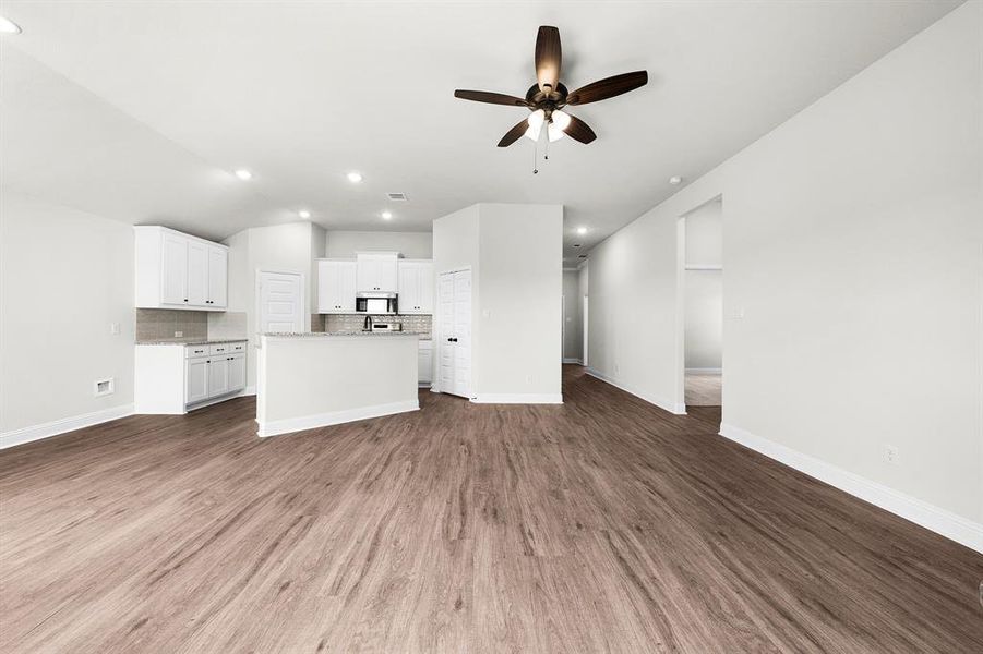 Spacious, unfurnished interior of a new home in Fox Landing, Caddo Mills (Image 22).