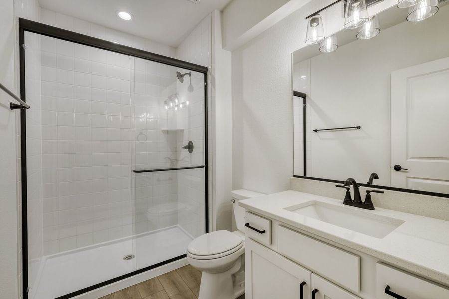 8349 Jesse - Full Bathroom