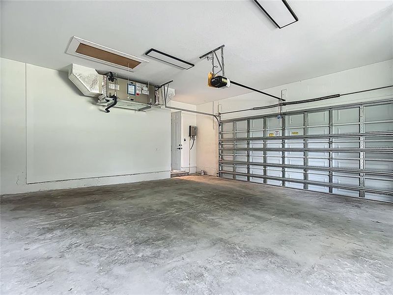 Spacious, unfurnished interior of a new home in , Plant City (Image 23).