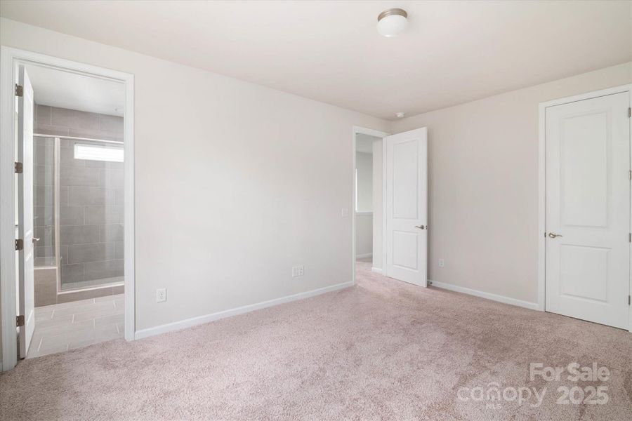 Spacious, unfurnished interior of a new home in , Charlotte (Image 25).