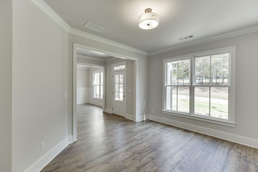 Spacious, unfurnished interior of a new home in , Bishop (Image 37).