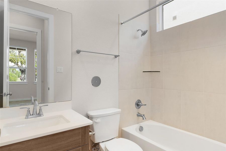 **PHOTO REPRESENTATIVE OF FLOORPLAN ONLY** **PHOTO REPRESENTATIVE OF FLOORPLAN ONLY**