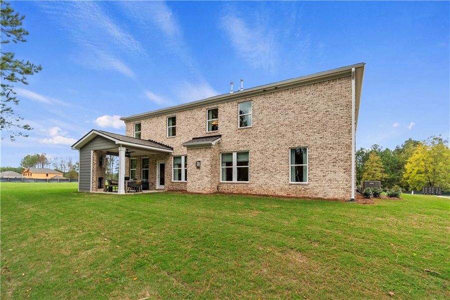 Exterior details and patio area of a home in Northcroft, Lawrenceville (Image 21).