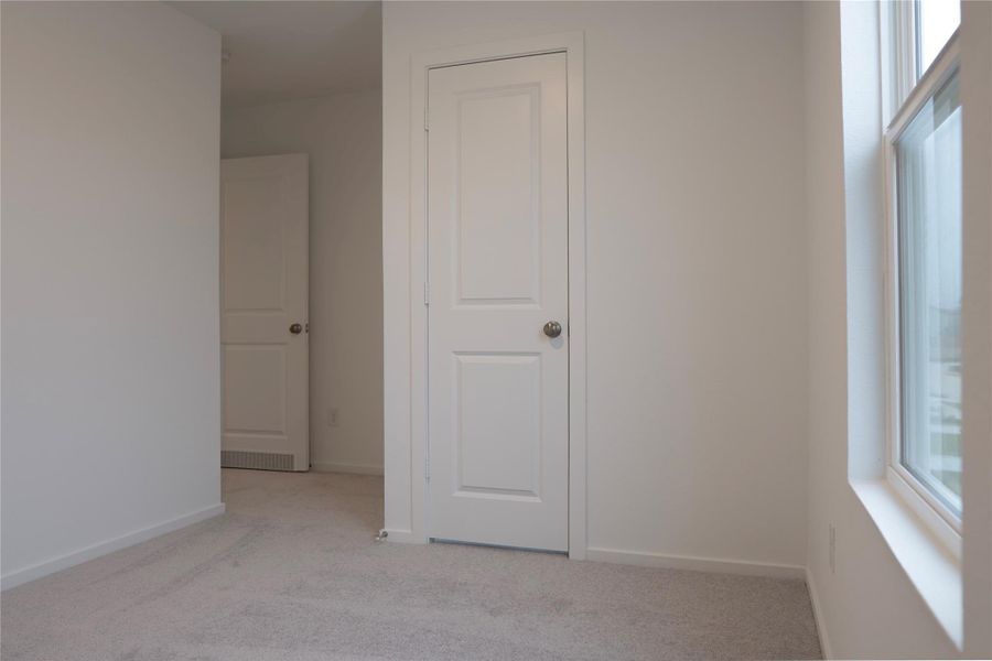 Spacious, unfurnished interior of a new home in Tavola, New Caney (Image 22).