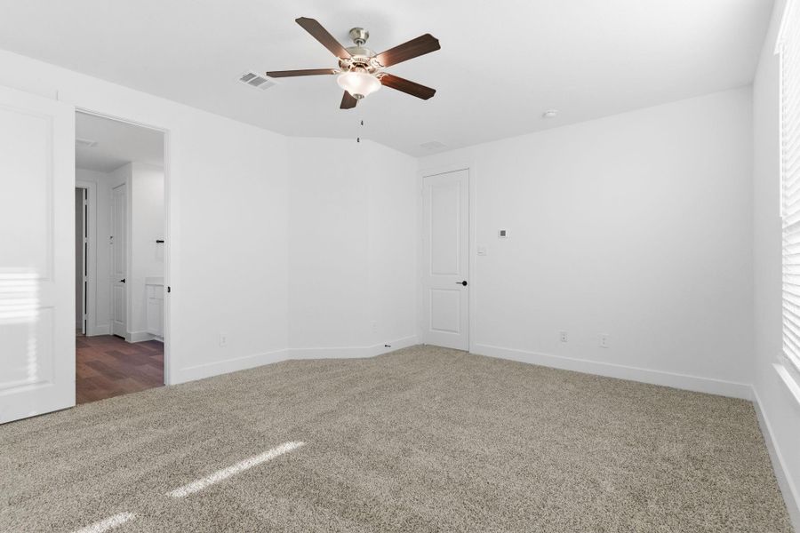 Spacious, unfurnished interior of a new home in , League City (Image 18).