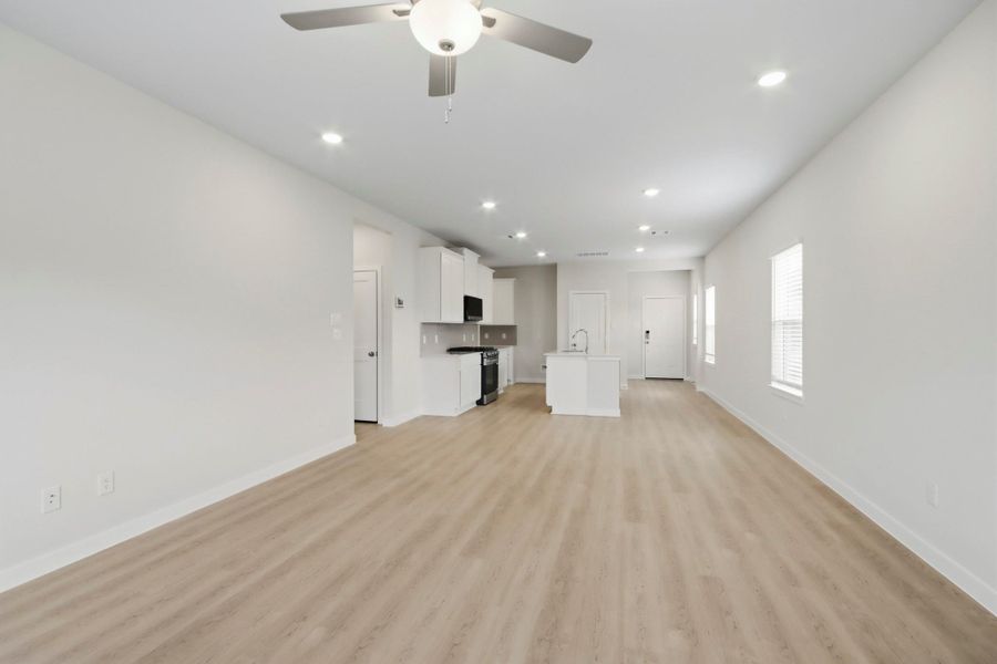 Spacious, unfurnished interior of a new home in Caney Mills, Conroe (Image 20). Spacious, unfurnished interior of a new home in Caney Mills, Conroe (Image 20).