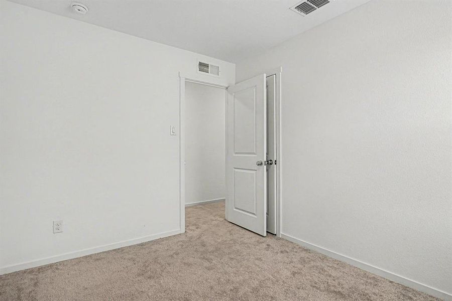 Spacious, unfurnished interior of a new home in Tillage Farms, Princeton (Image 28).