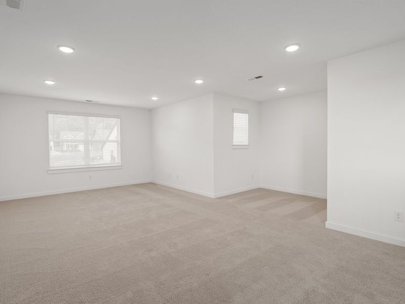 Spacious, unfurnished interior of a new home in Carellton, Gallatin (Image 42).