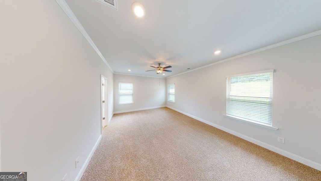 Spacious, unfurnished interior of a new home in Oakview Estates, Macon (Image 14).