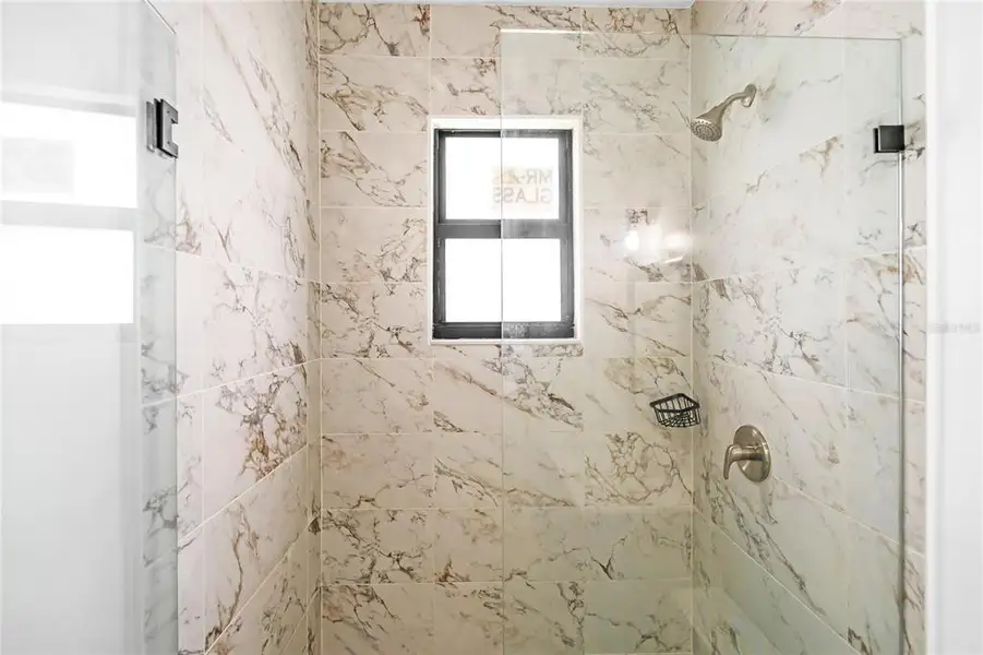 Close-up of interior finishes inside a home in , Clewiston (Image 18).