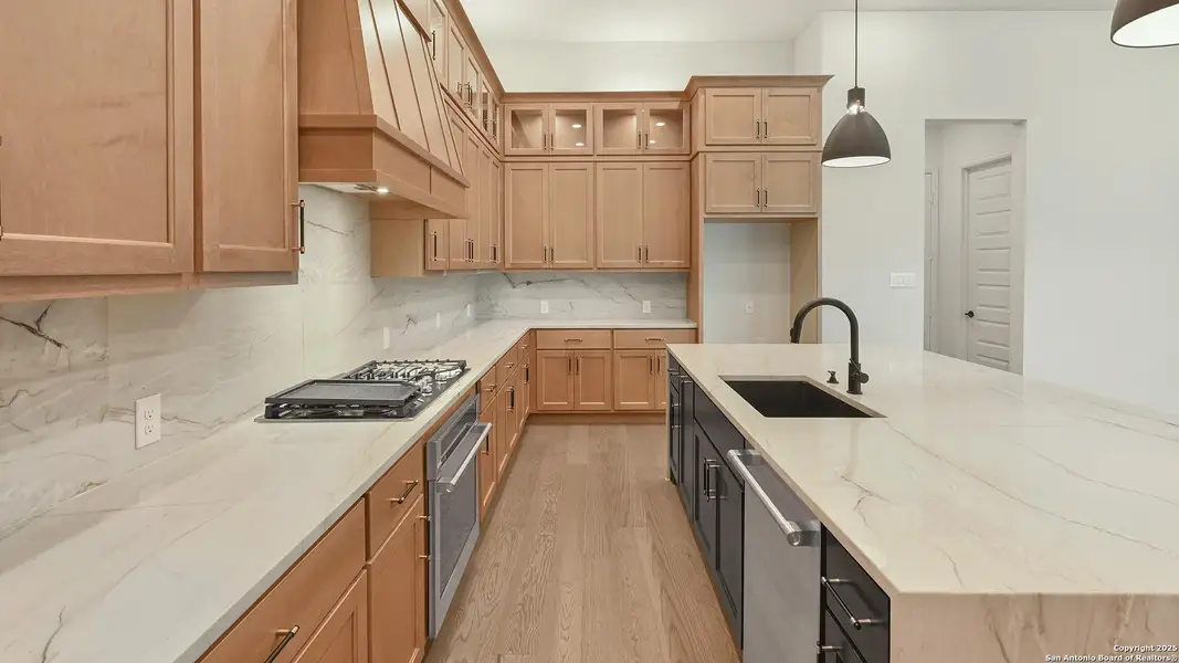 Furnished interior view inside a new home in George's Ranch Acre, Boerne (Image 4).