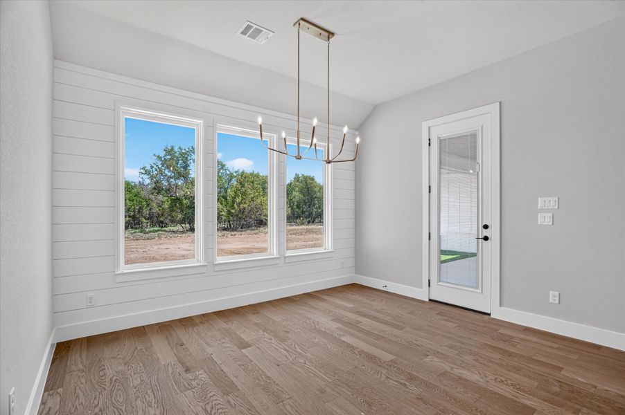 Spacious, unfurnished interior of a new home in Timberview Preserves, Weatherford (Image 27).