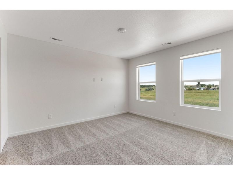 Spacious, unfurnished interior of a new home in Vista Meadows, Fort Lupton (Image 14).
