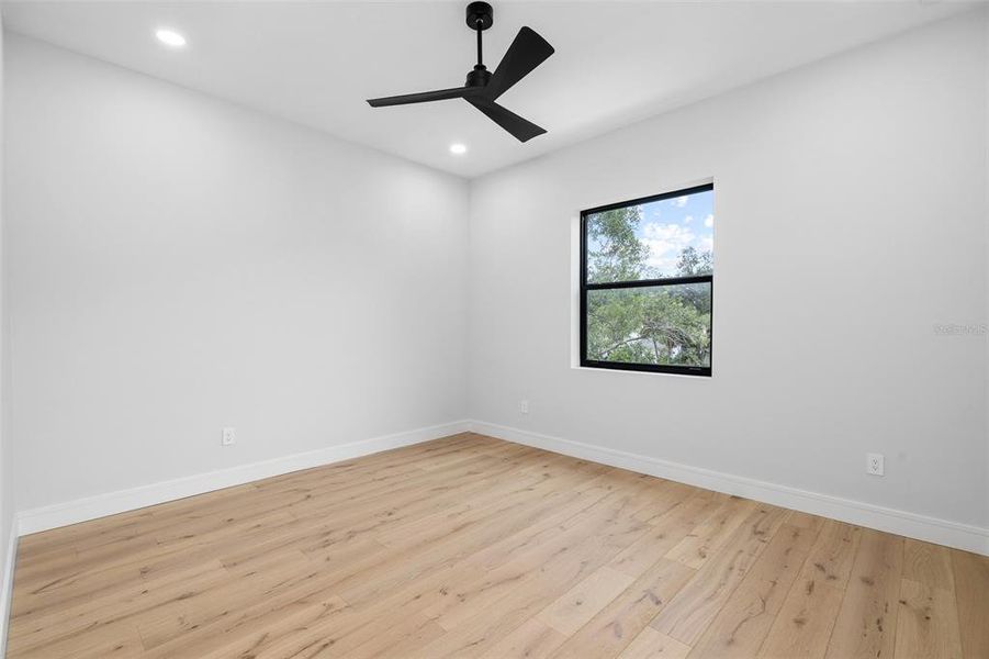 Spacious, unfurnished interior of a new home in , Tampa (Image 24).