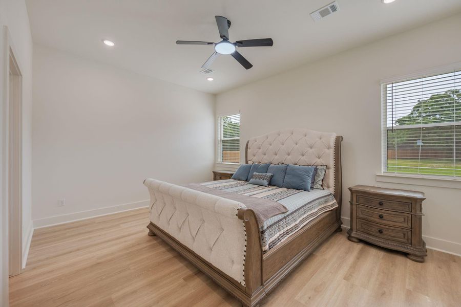 Furnished interior view inside a new home in , Iola (Image 7).