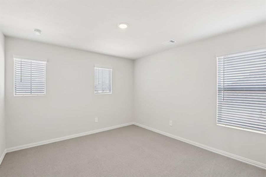 Spacious, unfurnished interior of a new home in Windmore, Princeton (Image 15).