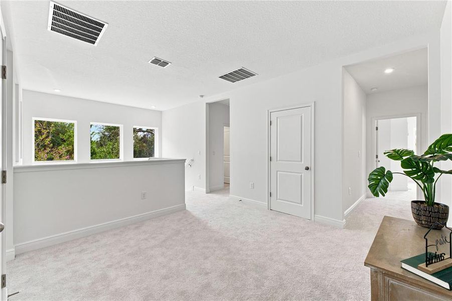 Spacious, unfurnished interior of a new home in , Tampa (Image 25).