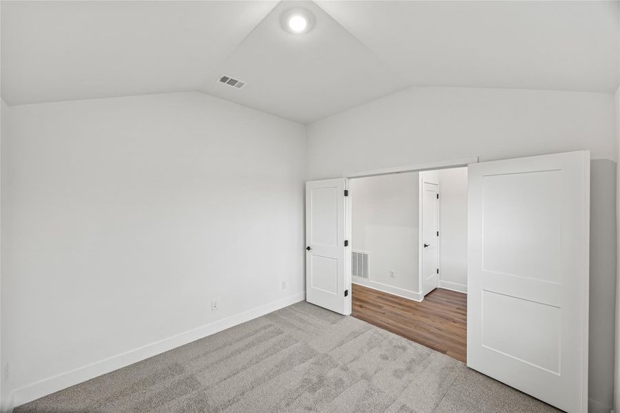 Spacious, unfurnished interior of a new home in River Ranch Trails, Dayton (Image 15).