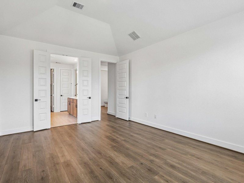 Spacious, unfurnished interior of a new home in Kingdom Heights, Rosenberg (Image 26).