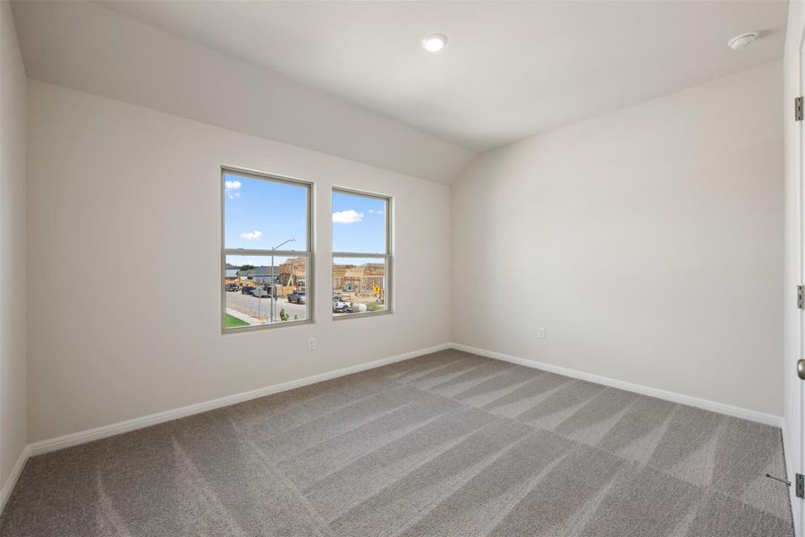 Spacious, unfurnished interior of a new home in Rolling Glen, Hutto (Image 20).