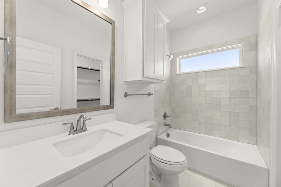 Representative furnished interior of a home built from the SL-Oxford by Windsor Homes in Ridge Pointe Estates, McLendon-Chisholm (Image 11). Representative furnished interior of a home built from the SL-Oxford by Windsor Homes in Ridge Pointe Estates, McLendon-Chisholm (Image 11).