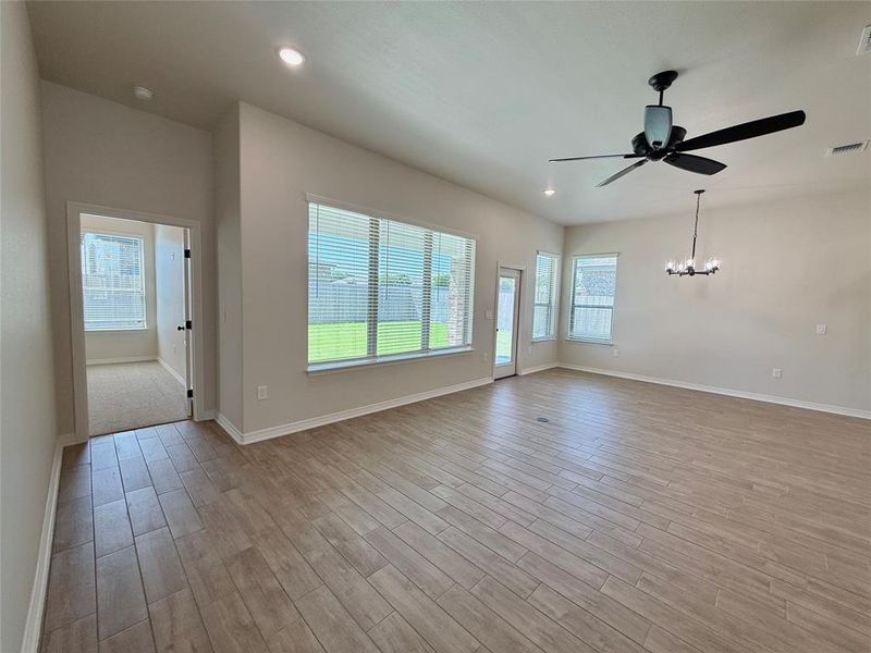 Spacious, unfurnished interior of a new home in , Lorena (Image 25).