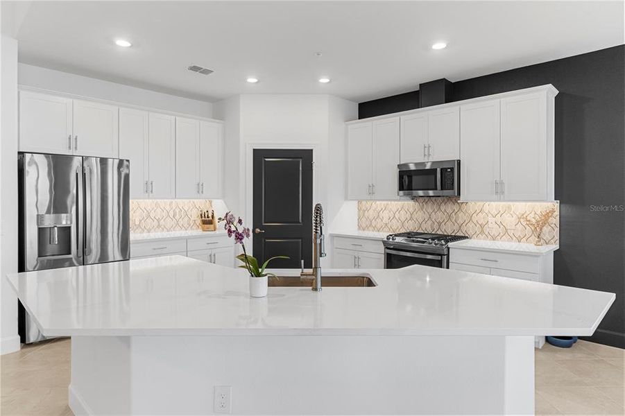 Furnished interior view inside a new home in , Punta Gorda (Image 36). Furnished interior view inside a new home in , Punta Gorda (Image 36).