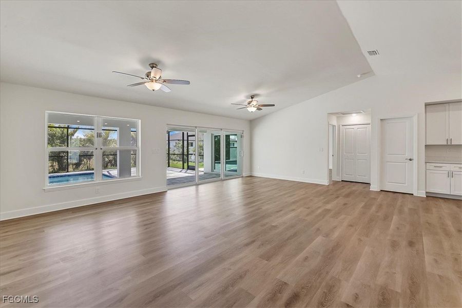 Spacious, unfurnished interior of a new home in Cape Coral, Cape Coral (Image 16).
