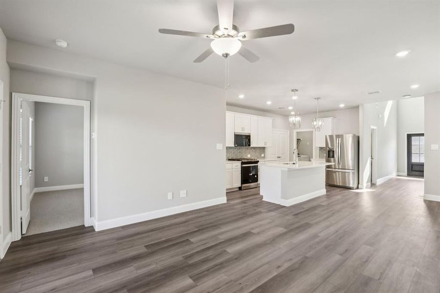 Spacious, unfurnished interior of a new home in Simpson Crossing - Spring Series, McKinney (Image 19).