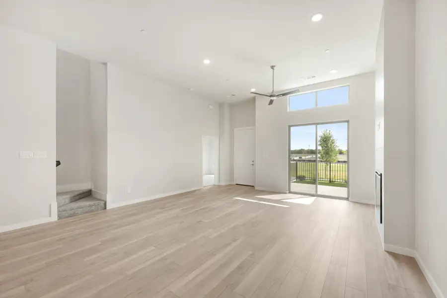 Spacious, unfurnished interior of a new home in Cottonwood Creek, Rowlett (Image 25).