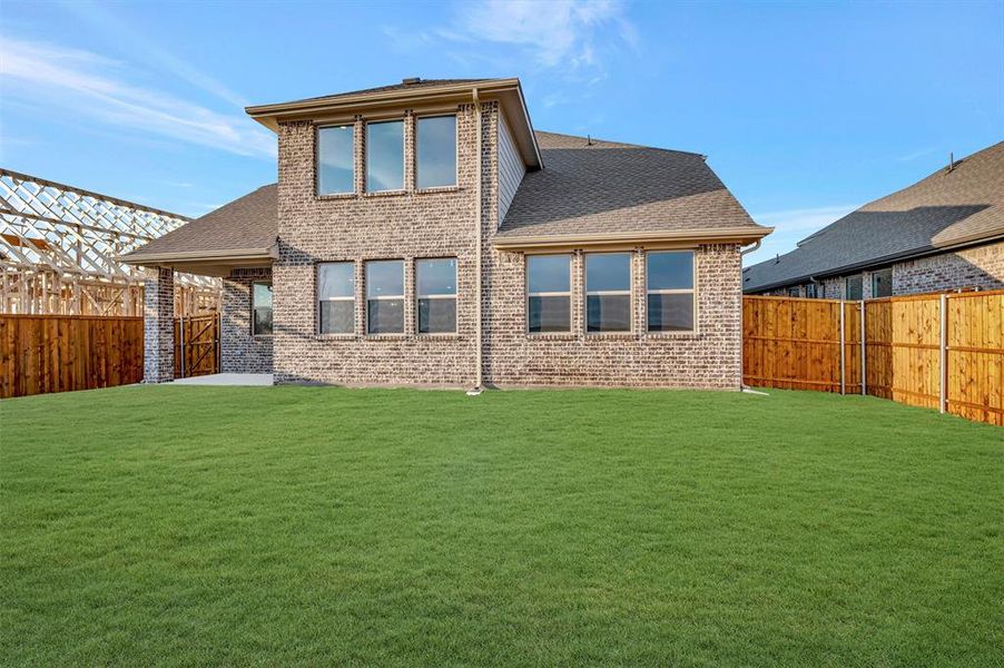 Exterior details and patio area of a home in Timberbrook, Justin (Image 3).