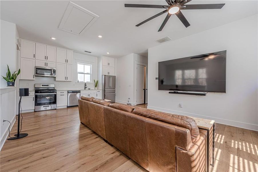 Furnished interior view inside a new home in , Waleska (Image 47).
