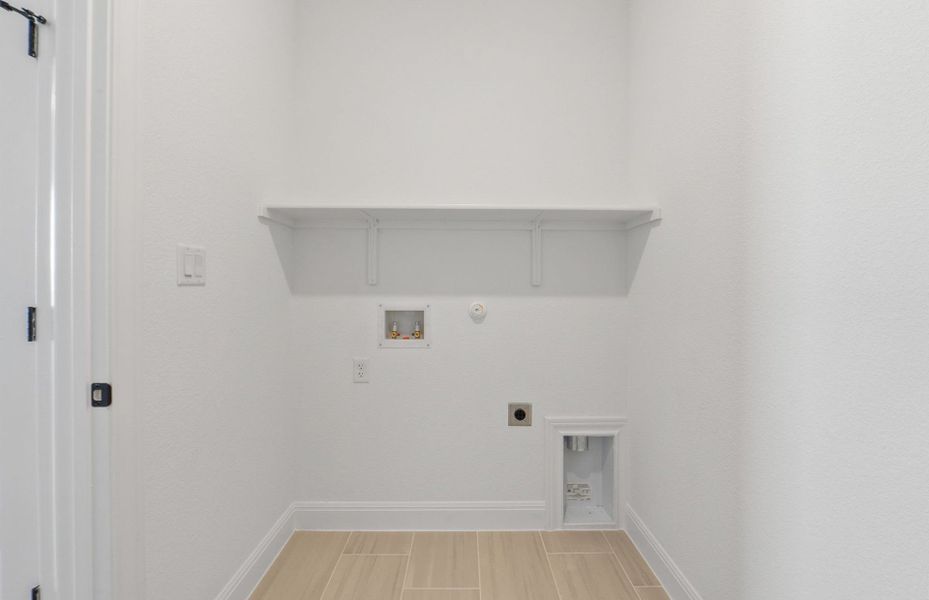 Spacious, unfurnished interior of a new home in Lagos, Manor (Image 40).