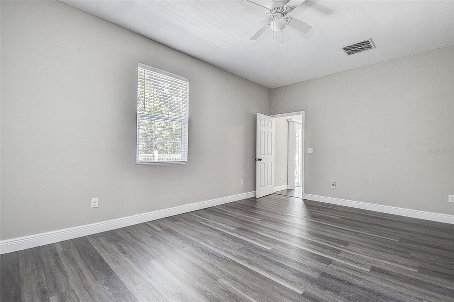 Spacious, unfurnished interior of a new home in , Spring Hill (Image 14).