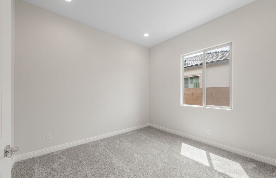 Spacious, unfurnished interior of a new home in Artisan at Asante, Surprise (Image 25).