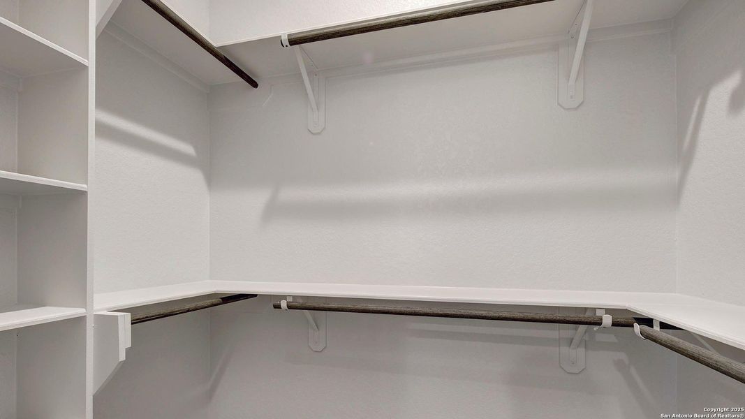 Spacious, unfurnished interior of a new home in Stevens Ranch 55', San Antonio (Image 22).