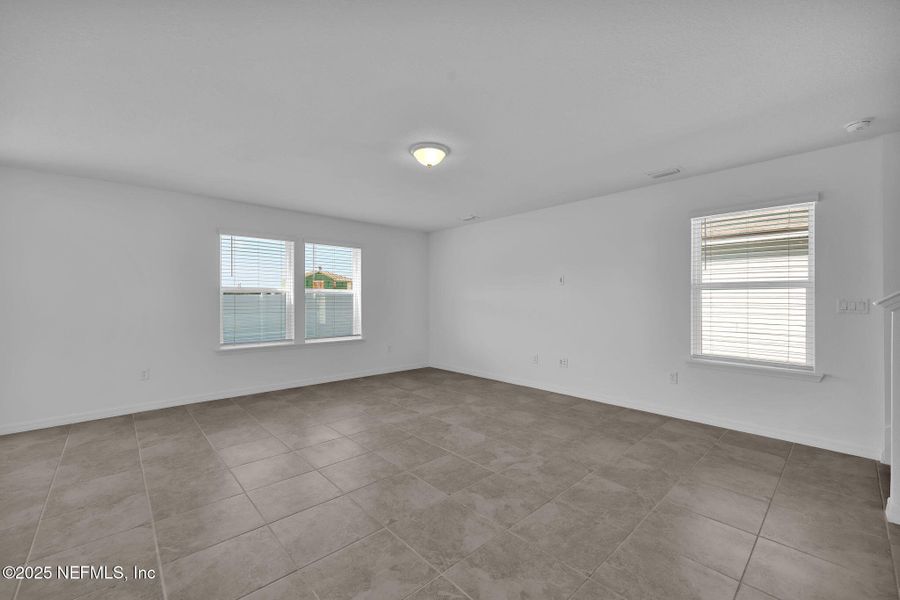 Spacious, unfurnished interior of a new home in Wells Landing, Jacksonville (Image 18).