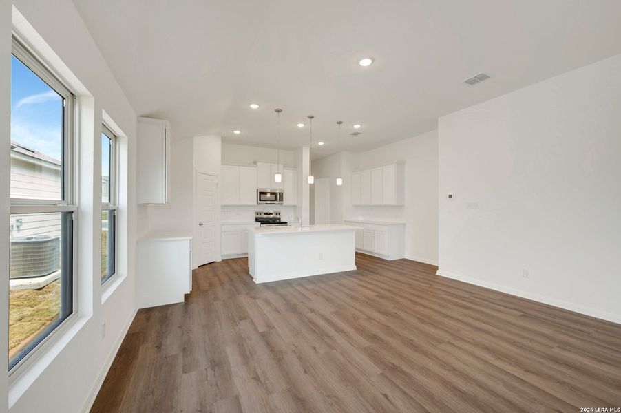 Spacious, unfurnished interior of a new home in Greenspoint Heights, Seguin (Image 38).