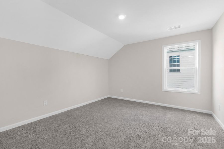 Spacious, unfurnished interior of a new home in Sylvan Creek, Denver (Image 33).