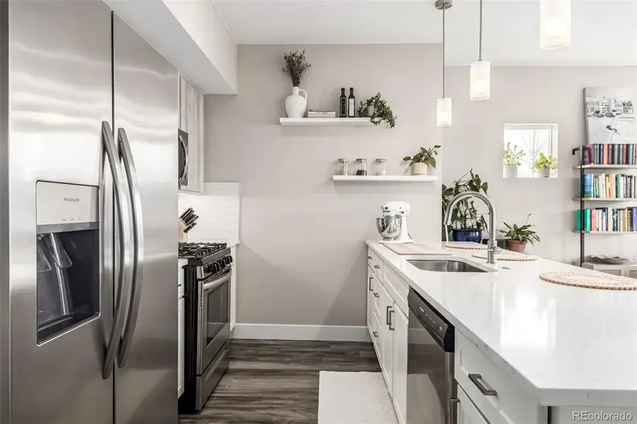 Updated kitchen with new appliances!