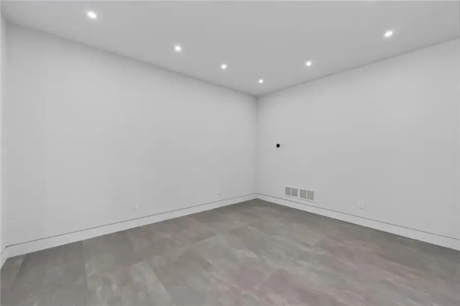 Spacious, unfurnished interior of a new home in , Smyrna (Image 85).